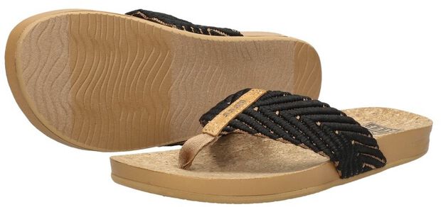 Cushion Court - large