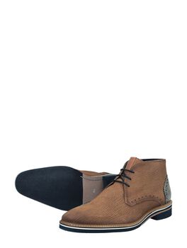 Herenschoenen gekleed