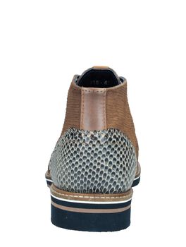 Herenschoenen gekleed