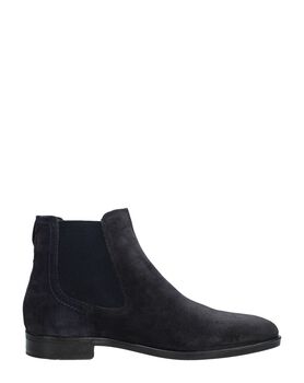 Chelsea boots