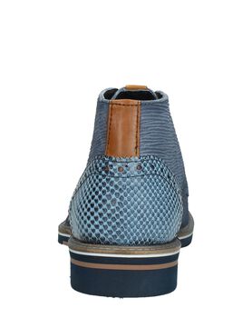 Herenschoenen gekleed